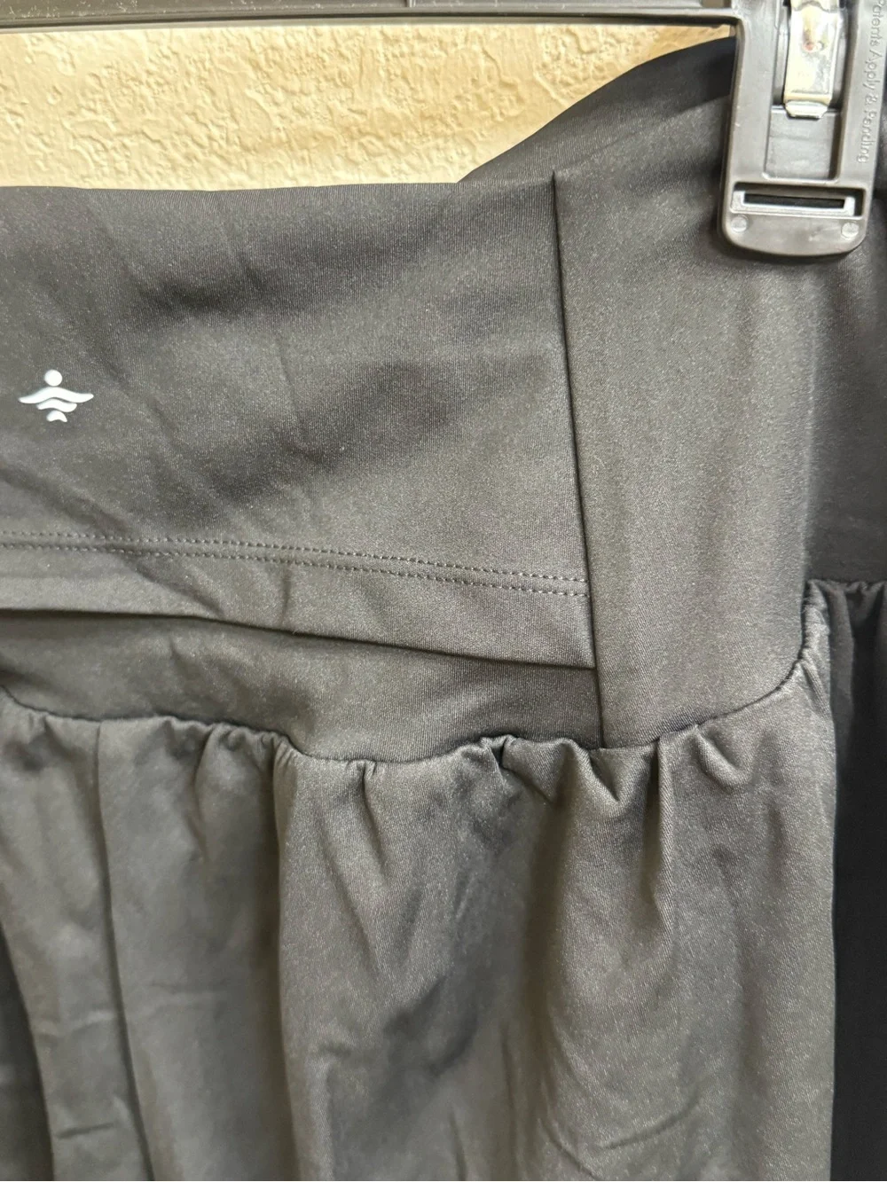 HALARA Black Skort with Branded Tag - Picture 4 of 13